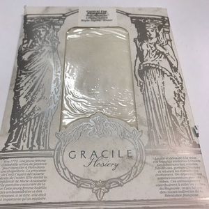 NWT Gracile Hosiery Ivory